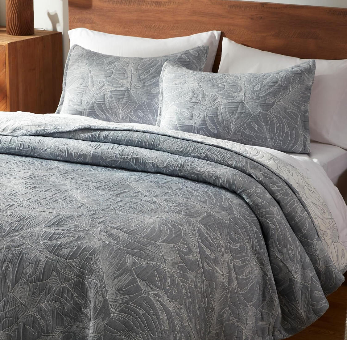 Queen Grey Floral Quilt Set